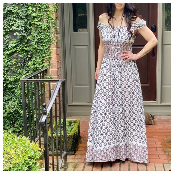✨LAST 1✨PRETTY OFF THE SHOULDER PEASANT MAXI DRESS - Picture 4 of 8